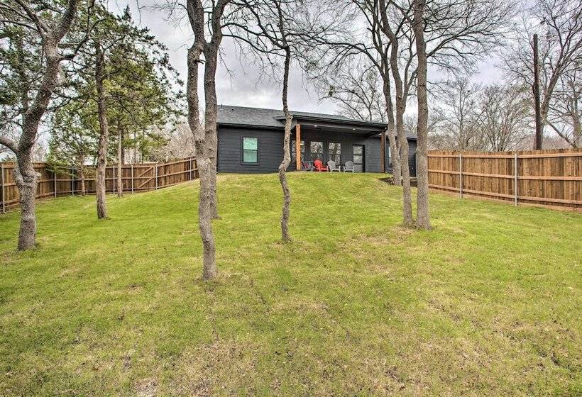 Modern Pottsboro Home   Close To Lake Texoma!
