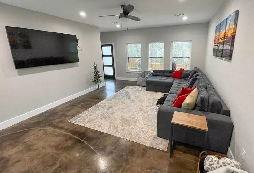 Modern Pottsboro Home   Close To Lake Texoma!