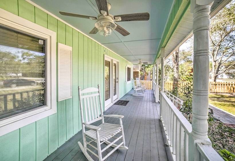 Oak Island Home W/ Yard < 1 Mi To The Beach!