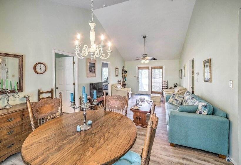 Oak Island Home W/ Yard < 1 Mi To The Beach!