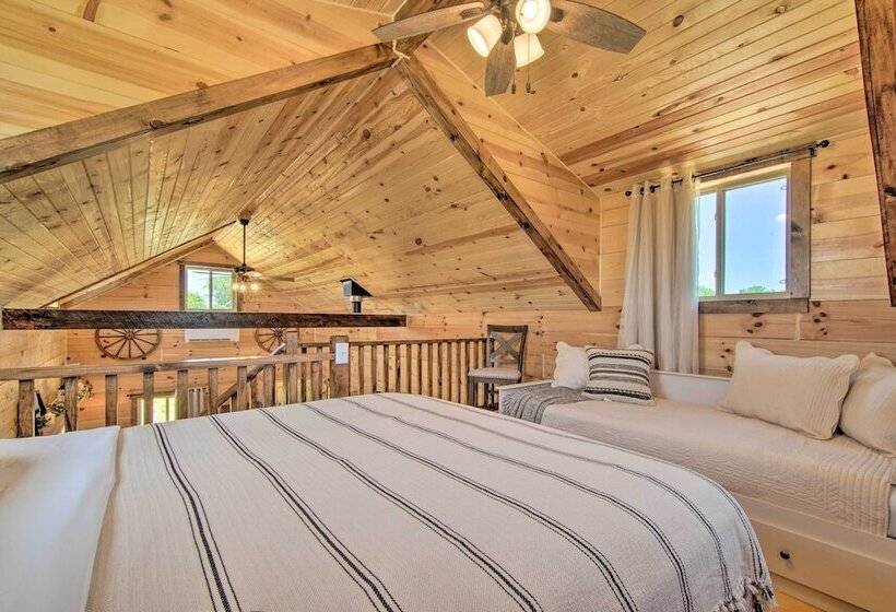 Cabin On 35 Acre Farm In Blanchardville W/ Trails!