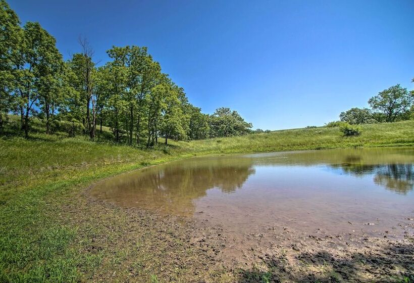 Cabin On 35 Acre Farm In Blanchardville W/ Trails!