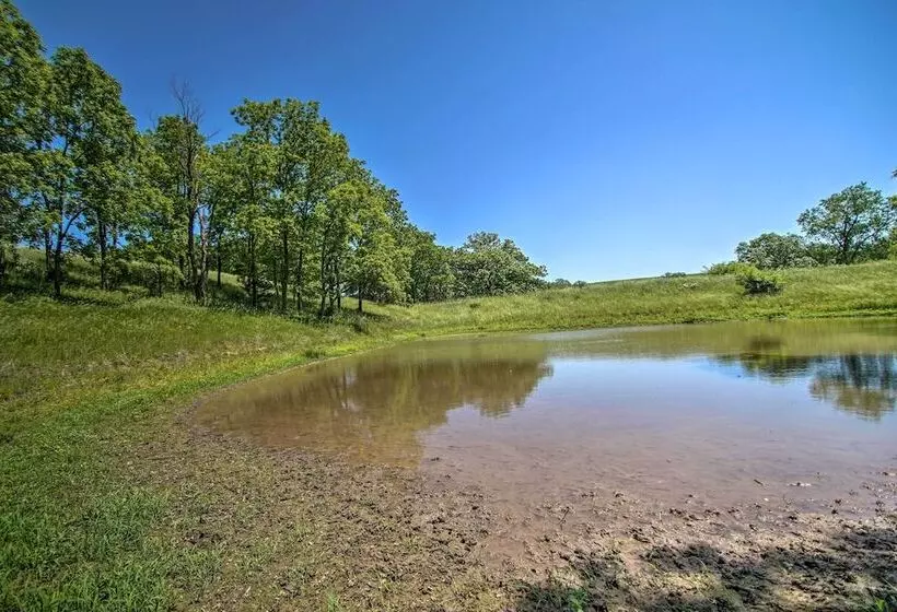 Cabin On 35 Acre Farm In Blanchardville W/ Trails!