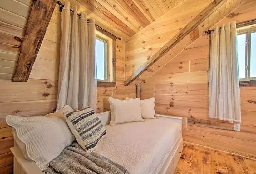 Cabin On 35 Acre Farm In Blanchardville W/ Trails!