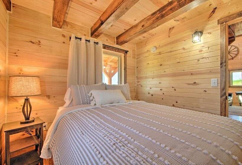 Cabin On 35 Acre Farm In Blanchardville W/ Trails!