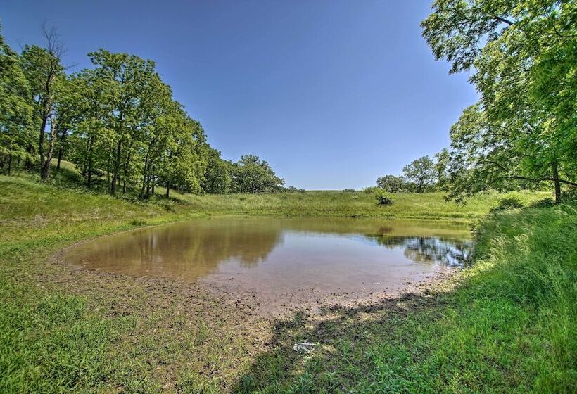 Cabin On 35 Acre Farm In Blanchardville W/ Trails!