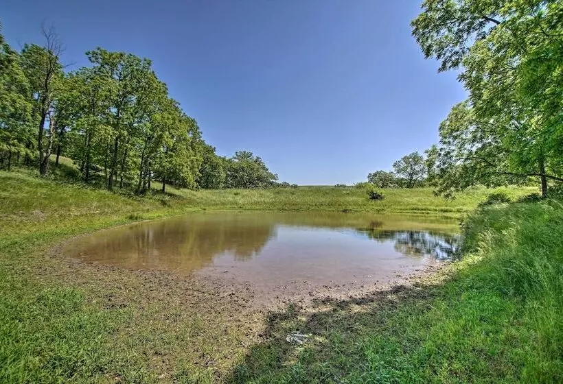 Cabin On 35 Acre Farm In Blanchardville W/ Trails!