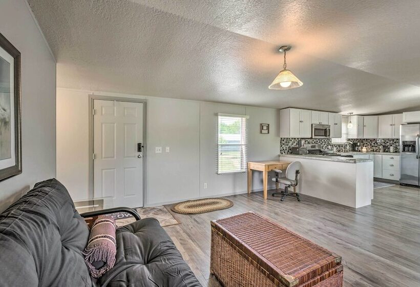 Peaceful Mi Home On 1 Acre: Pets Welcome!