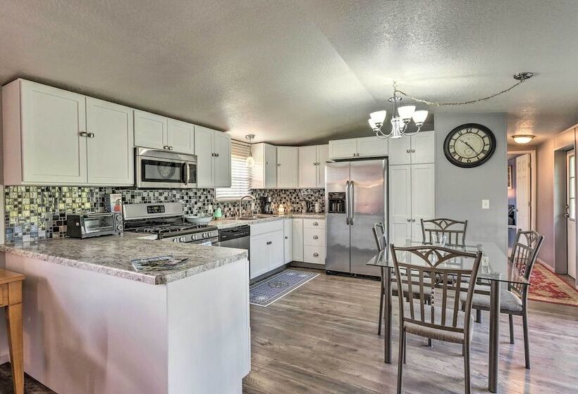 Peaceful Mi Home On 1 Acre: Pets Welcome!