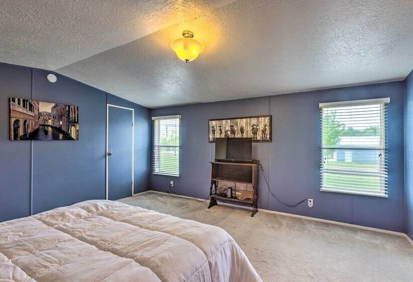 Peaceful Mi Home On 1 Acre: Pets Welcome!