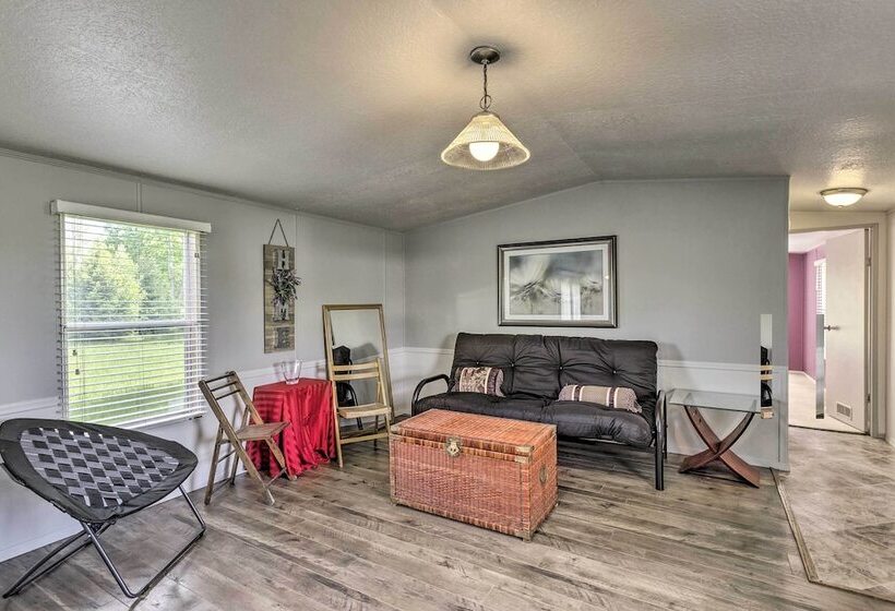 Peaceful Mi Home On 1 Acre: Pets Welcome!