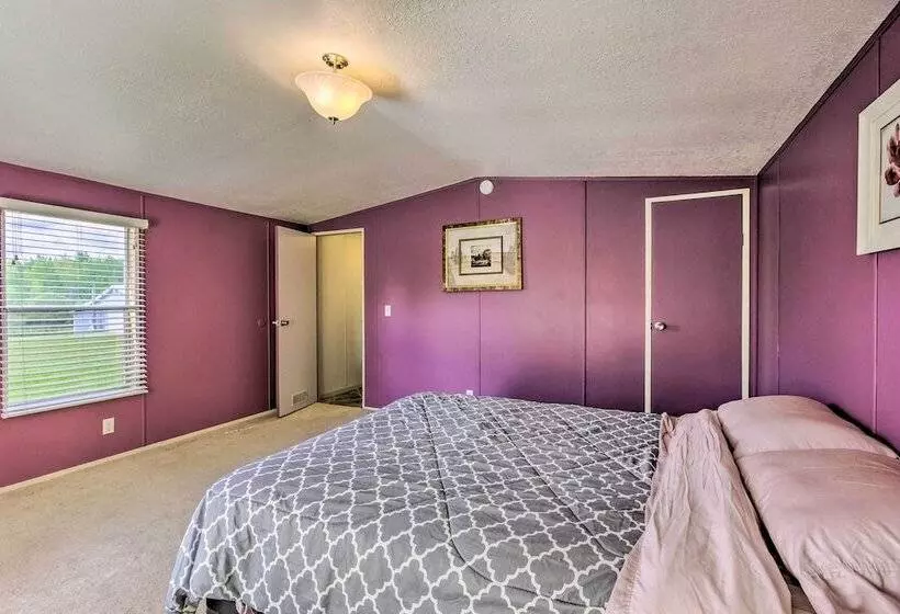 Peaceful Mi Home On 1 Acre: Pets Welcome!