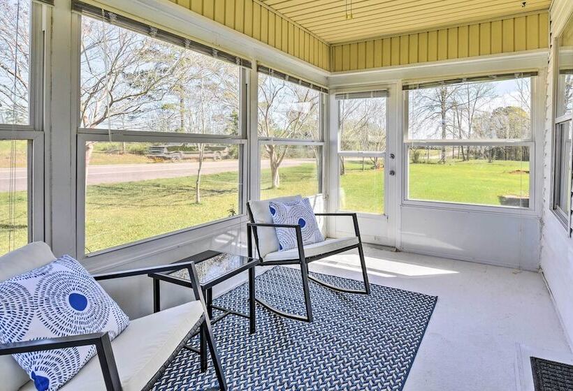 Peaceful Southern Countryside Escape W/ Porch