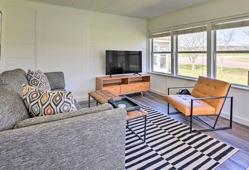 Peaceful Southern Countryside Escape W/ Porch