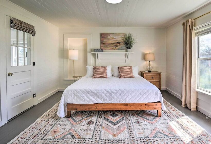 Peaceful Southern Countryside Escape W/ Porch