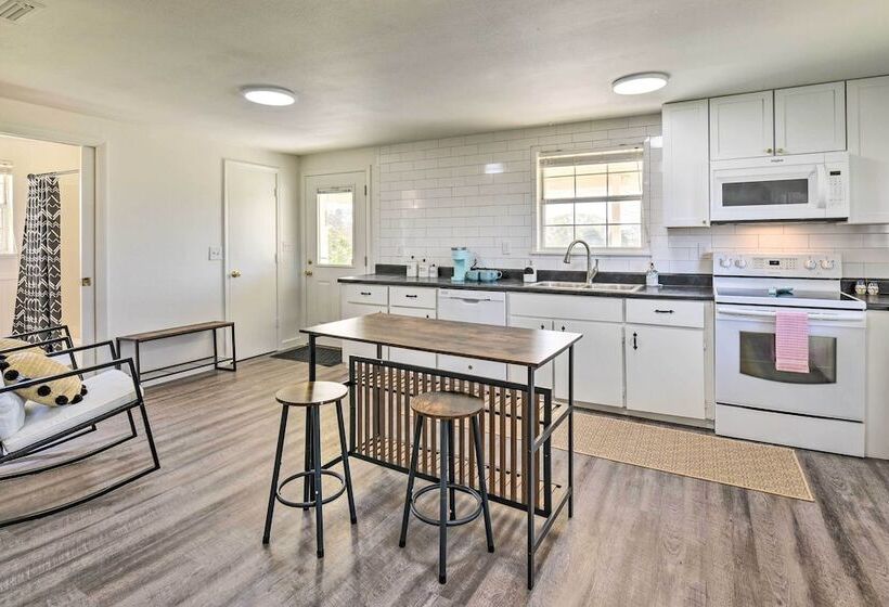 Peaceful Southern Countryside Escape W/ Porch