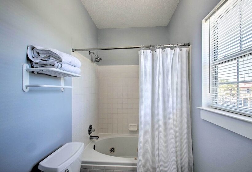 Pensacola Beach Home: 1 Block To Beach Access