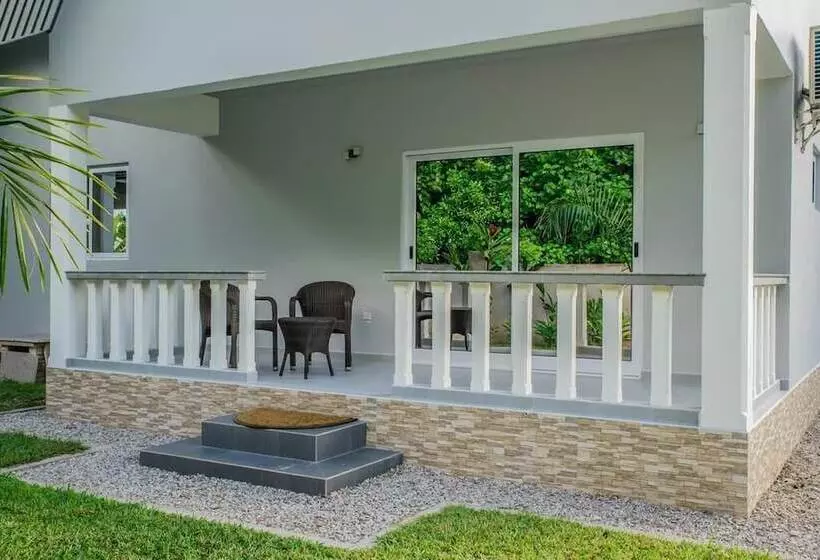 پانسیون Island Charm Of Praslin