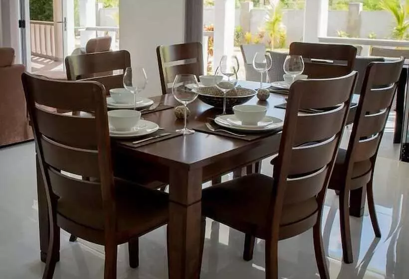 پانسیون Island Charm Of Praslin