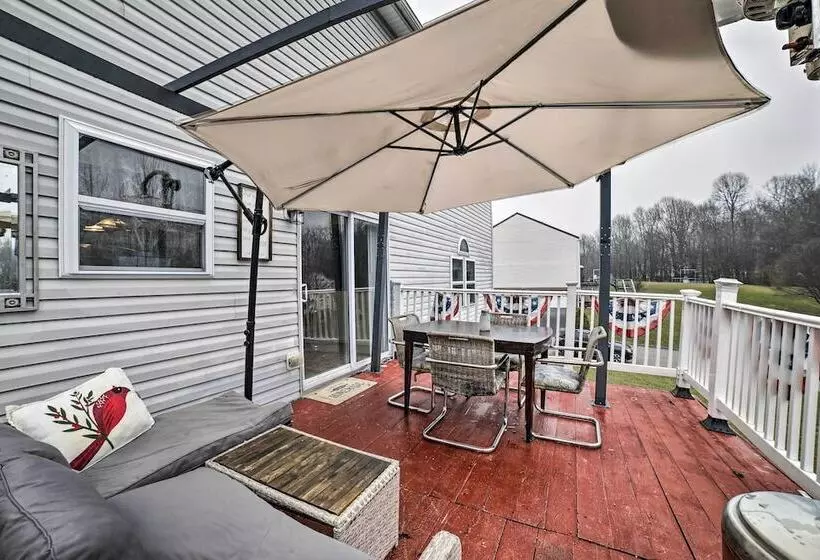 Pet Friendly Apollo Home W/ Furnished Deck!