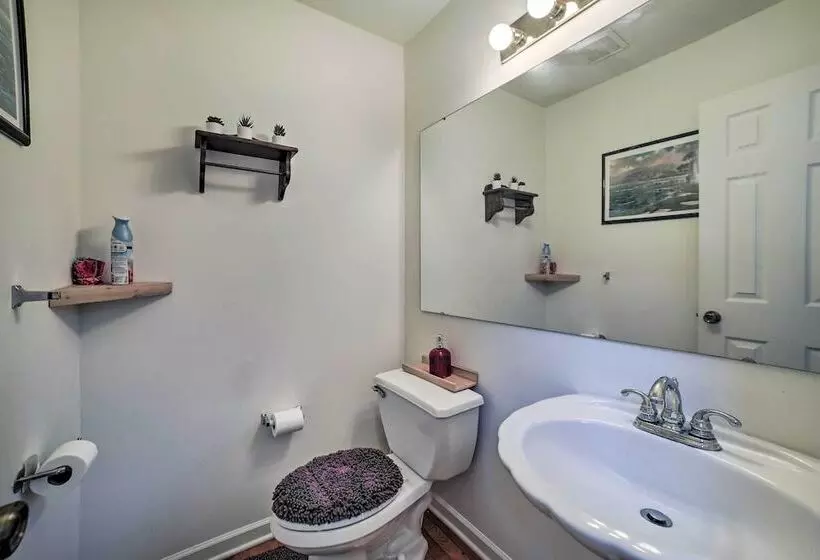 Pet Friendly Apollo Home W/ Furnished Deck!