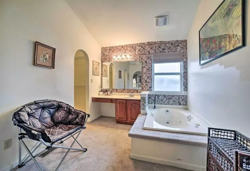 Pet Friendly Apollo Home W/ Furnished Deck!