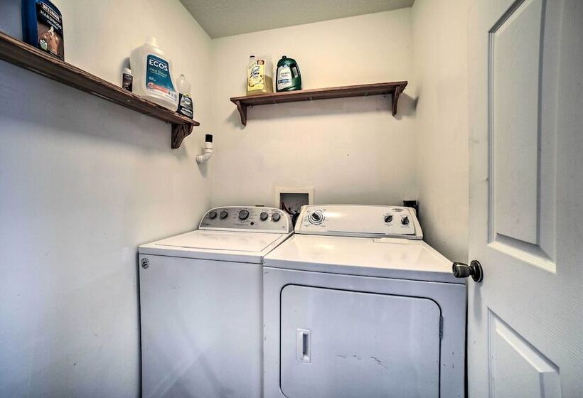 Pet Friendly Apollo Home W/ Furnished Deck!