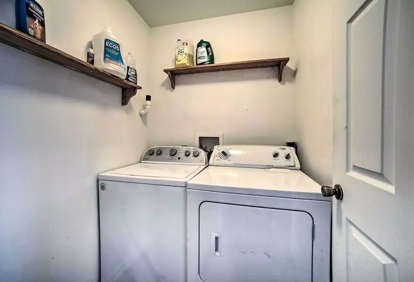 Pet Friendly Apollo Home W/ Furnished Deck!