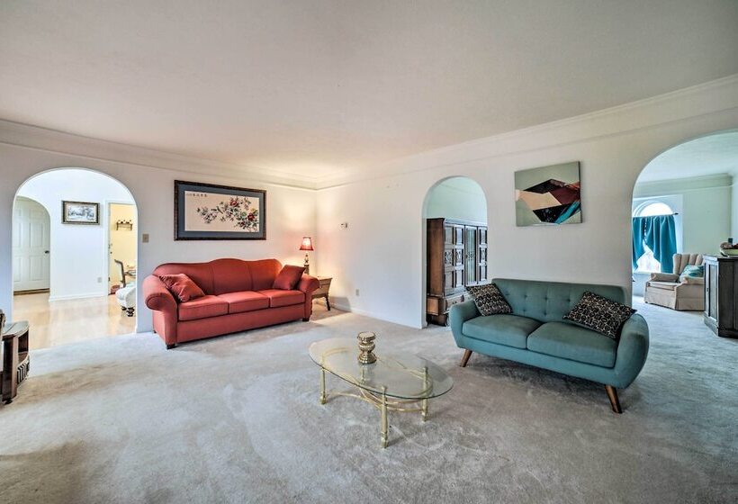 Pet Friendly Apollo Home W/ Furnished Deck!