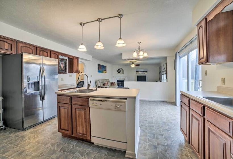 Pet Friendly Apollo Home W/ Furnished Deck!