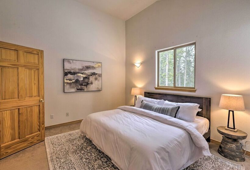 Secluded Retreat W/ Mountain Views In Evergreen