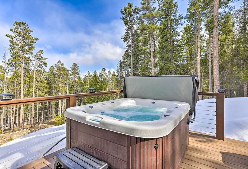 Secluded Retreat W/ Mountain Views In Evergreen