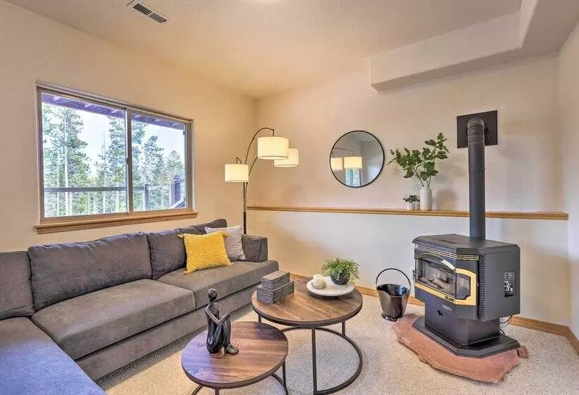 Secluded Retreat W/ Mountain Views In Evergreen