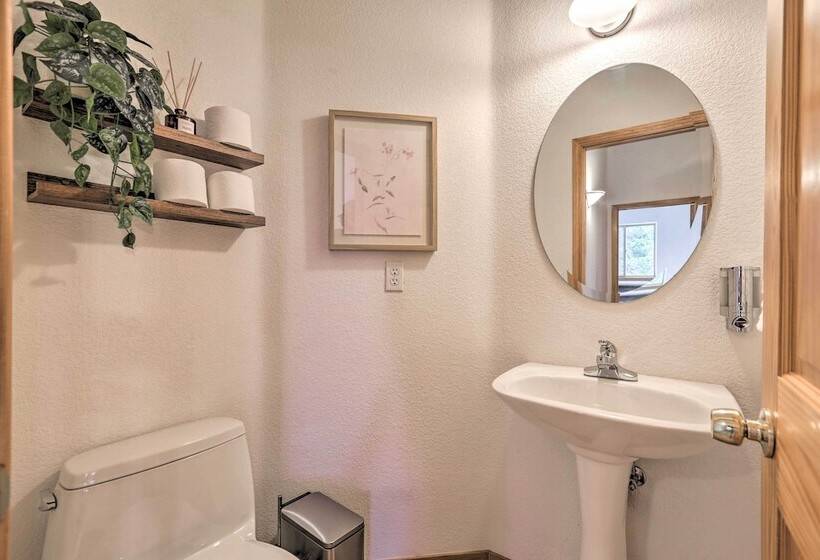 Secluded Retreat W/ Mountain Views In Evergreen