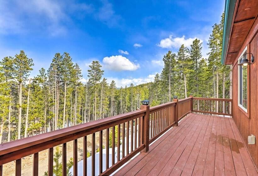 Secluded Retreat W/ Mountain Views In Evergreen