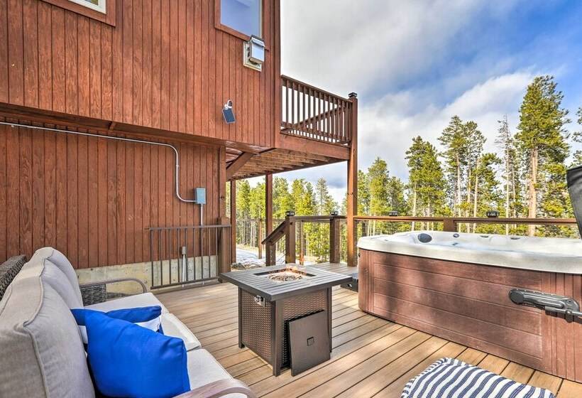 Secluded Retreat W/ Mountain Views In Evergreen