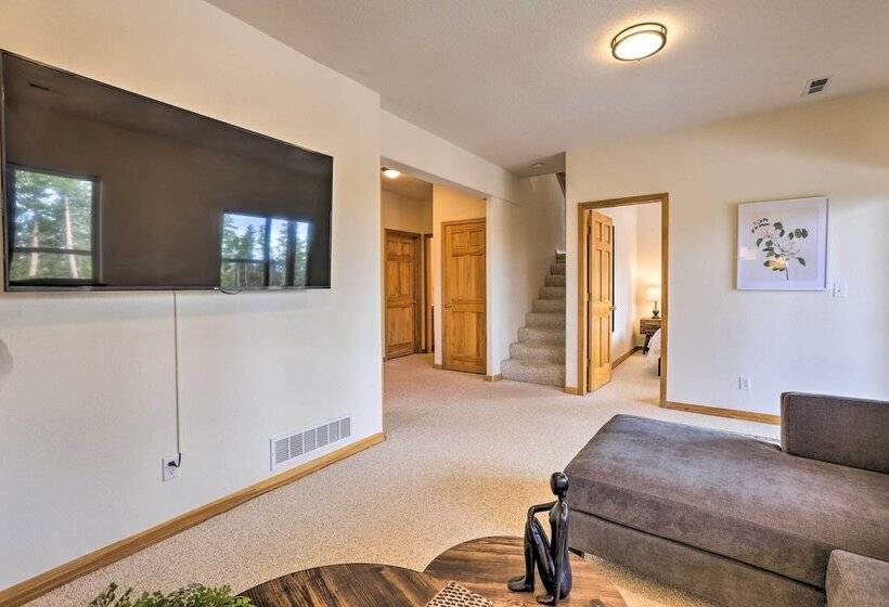 Secluded Retreat W/ Mountain Views In Evergreen