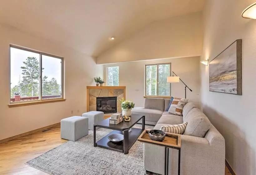 Secluded Retreat W/ Mountain Views In Evergreen