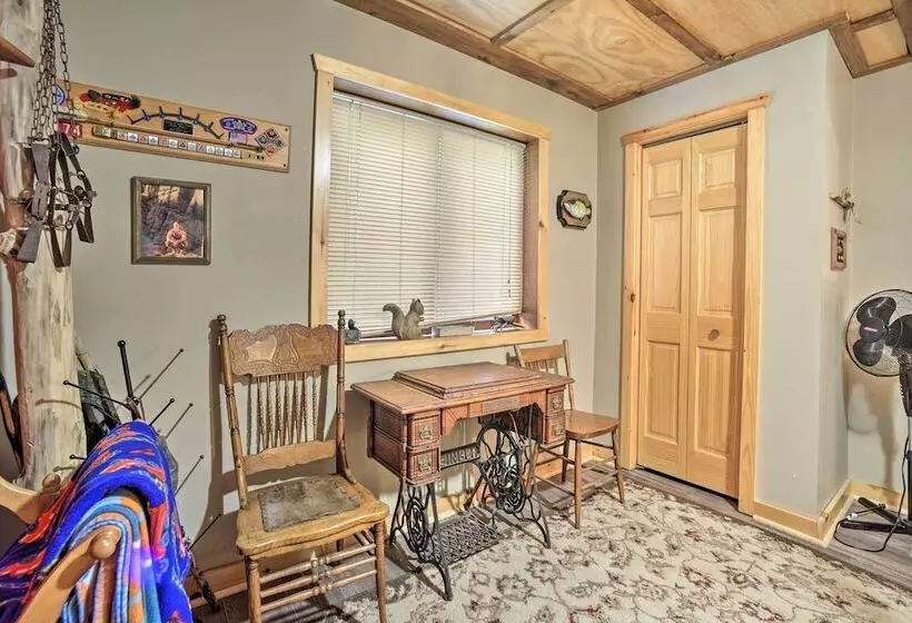 Adirondack Cabin On Private Lake Near Glenfield!