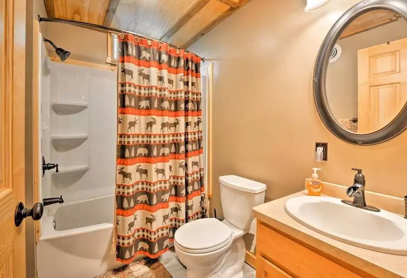 Adirondack Cabin On Private Lake Near Glenfield!