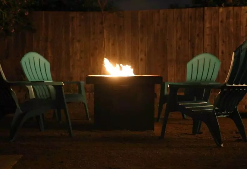 Remodeled Ventura Beach Home With Yard & Fire Pit!