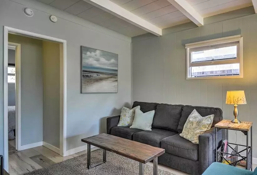 Remodeled Ventura Beach Home With Yard & Fire Pit!
