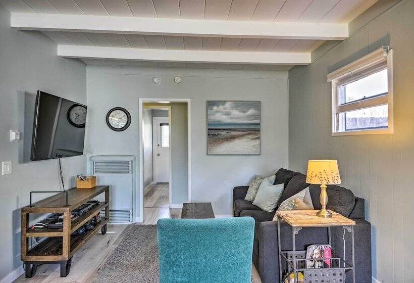 Remodeled Ventura Beach Home With Yard & Fire Pit!