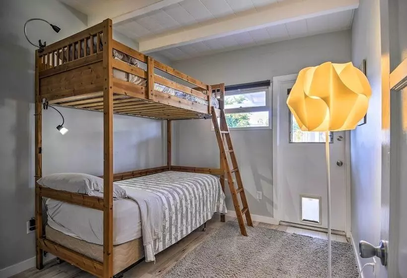 Remodeled Ventura Beach Home With Yard & Fire Pit!