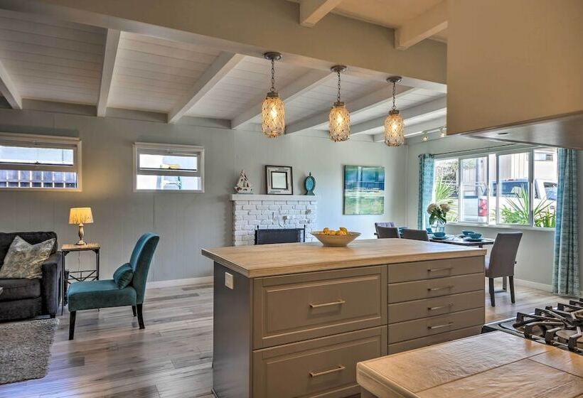 Remodeled Ventura Beach Home With Yard & Fire Pit!