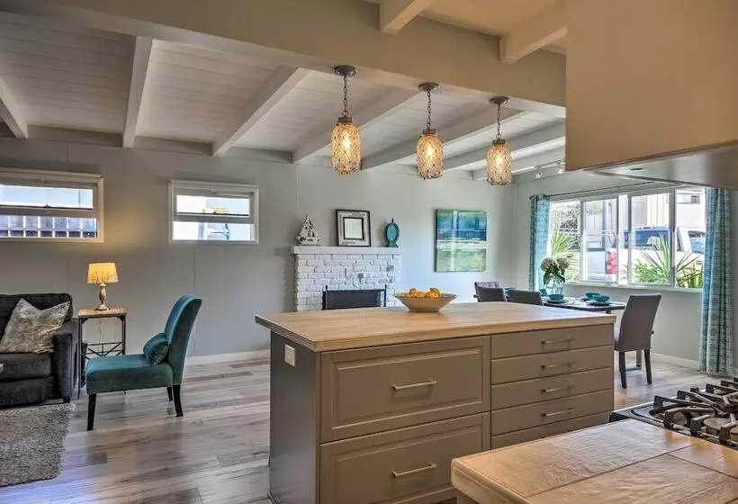 Remodeled Ventura Beach Home With Yard & Fire Pit!