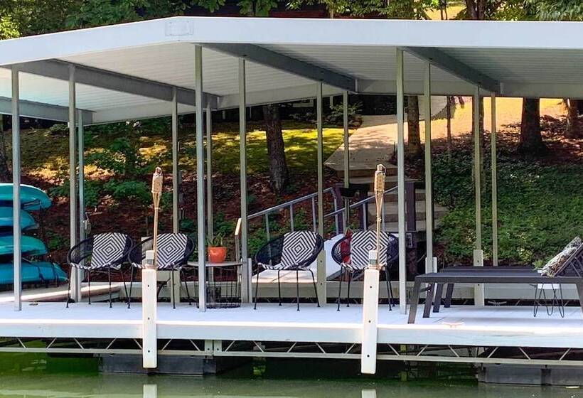 Lak Haus: Resort Style Home On Tims Ford Lake!