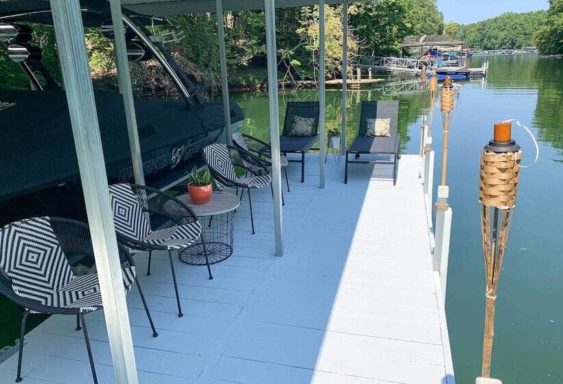 Lak Haus: Resort Style Home On Tims Ford Lake!