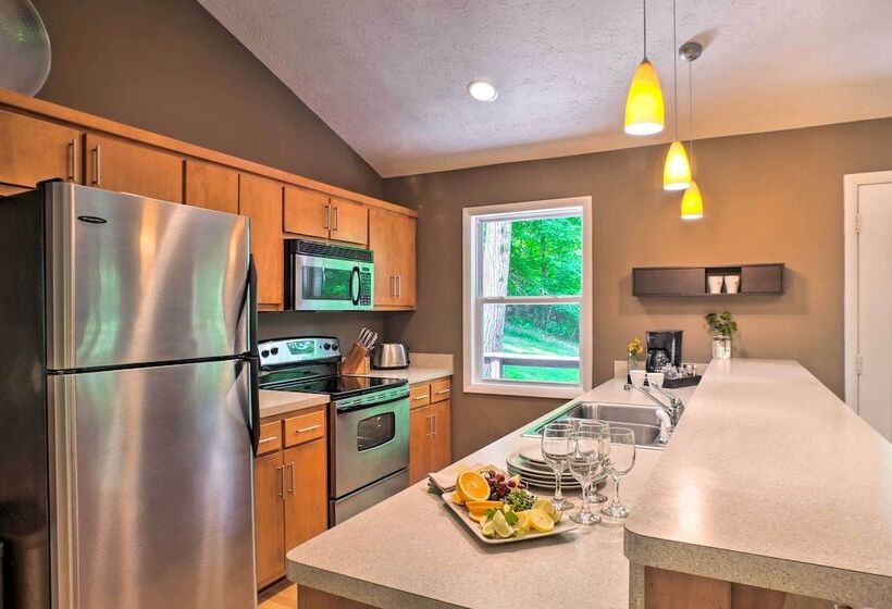 Lak Haus: Resort Style Home On Tims Ford Lake!