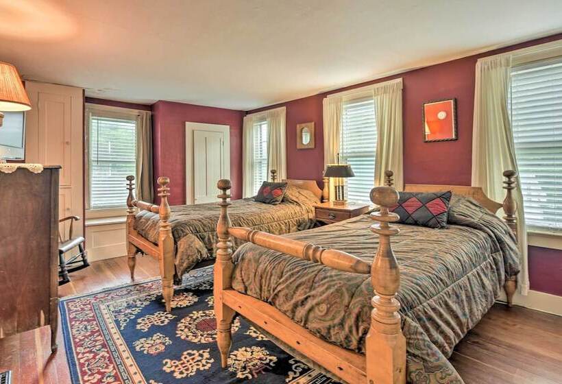 Rustic Roxbury Ski Farmhouse With Trails!